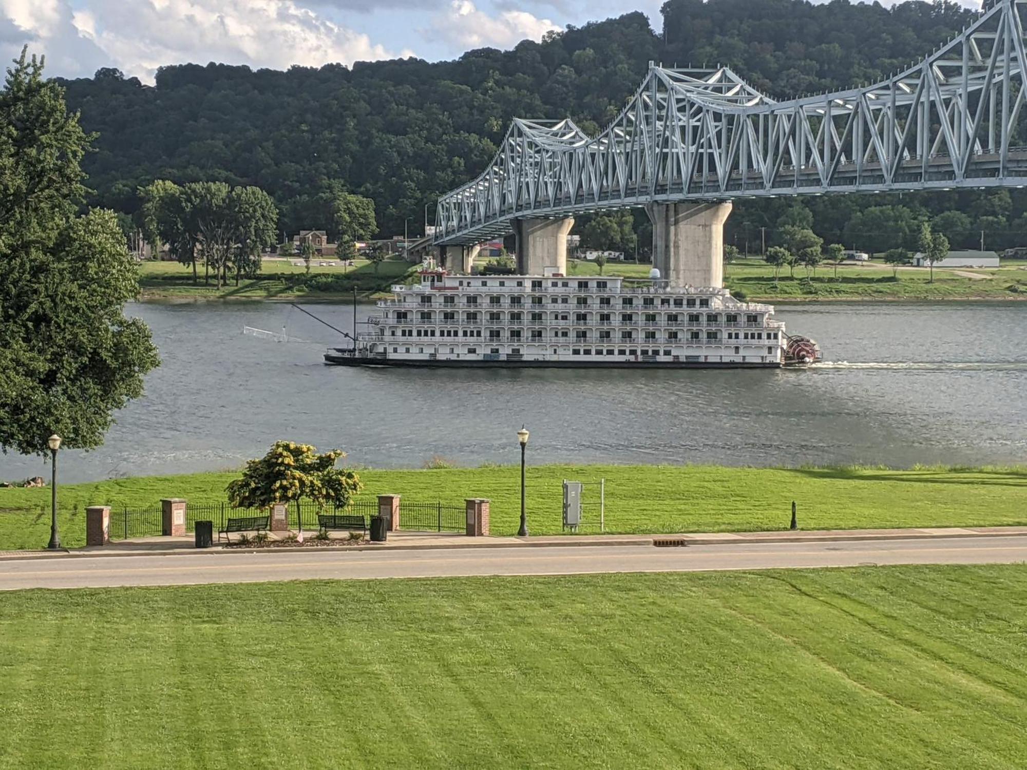 Riverboat & Hotel Madison