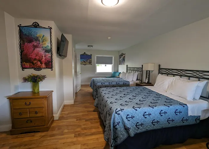 Riverboat Inn & Suites