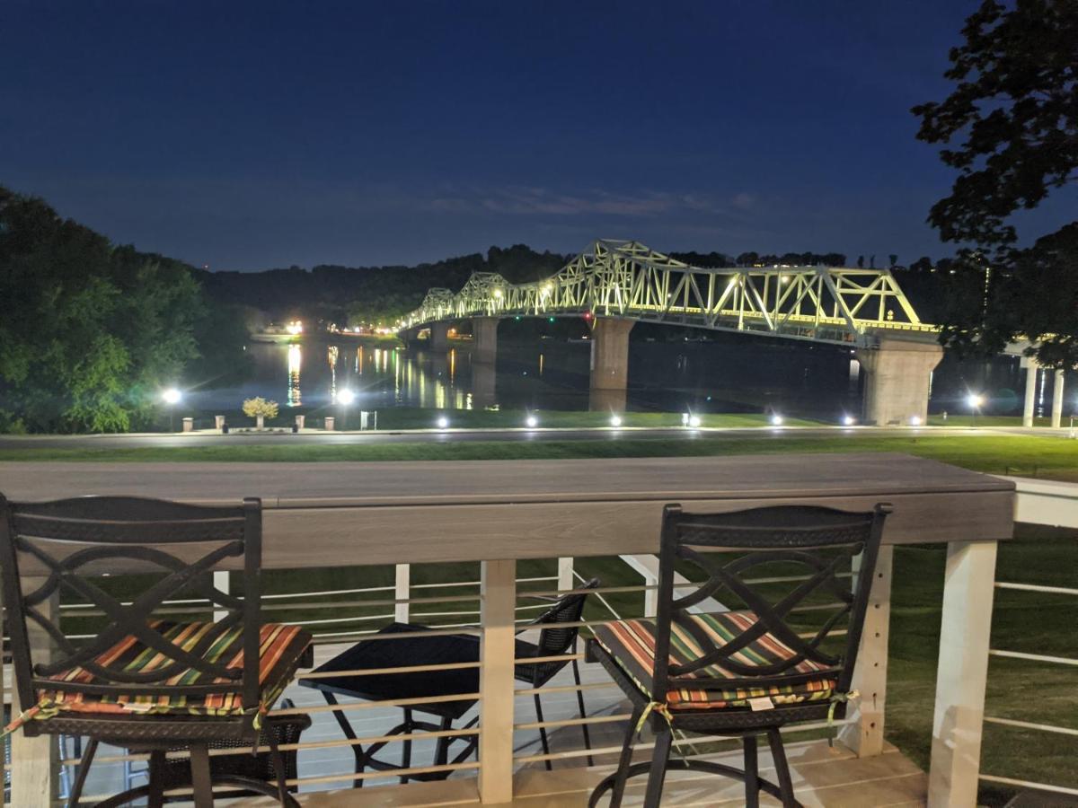 Riverboat & Hotel
