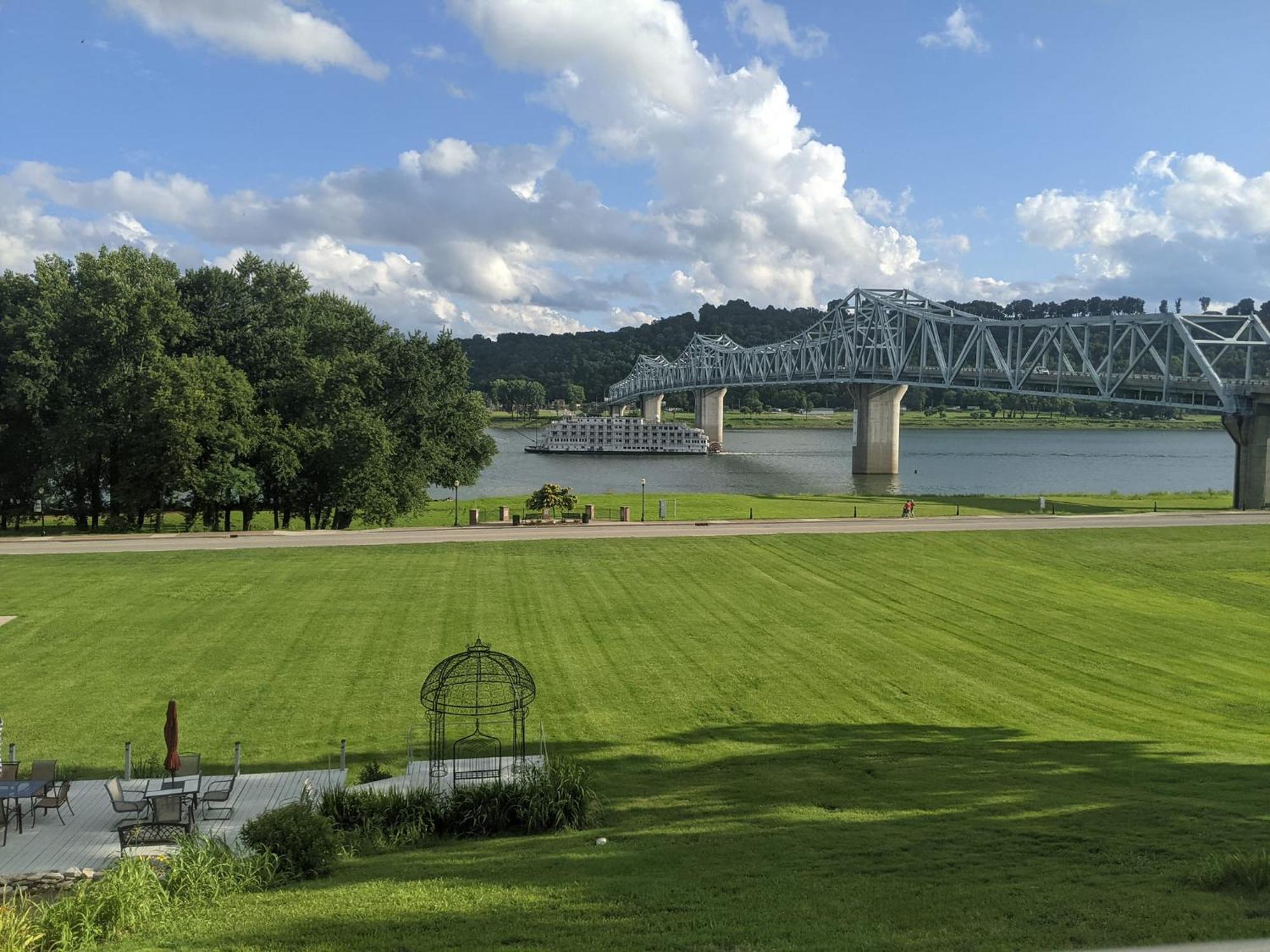 Riverboat & Hotel Madison