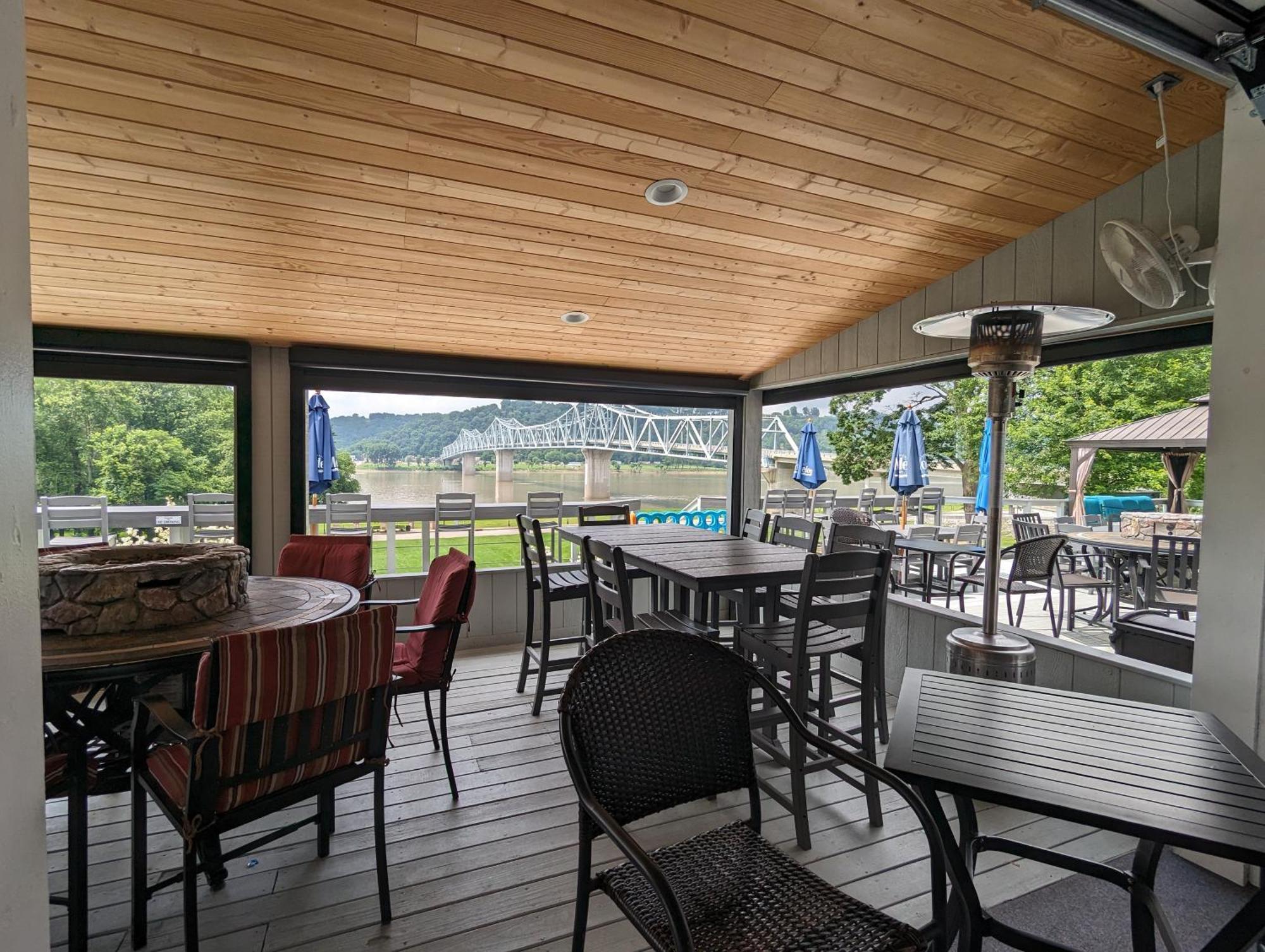 Riverboat & 3*
